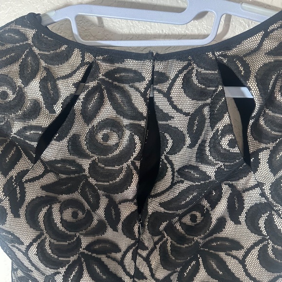 Maggie London Black Lace Sheath Sleeveless Dress - Picture 4 of 6